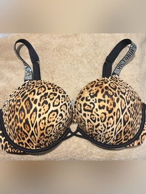 NWT Victoria's Secret Leopard Print Bikini Top